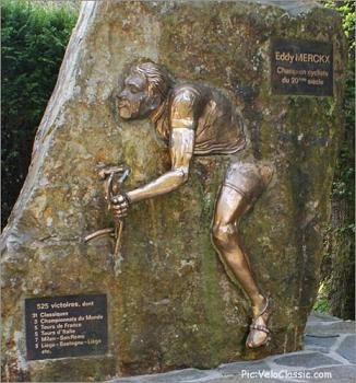 Памятник Эдди Мерксу на вершине Stockeu