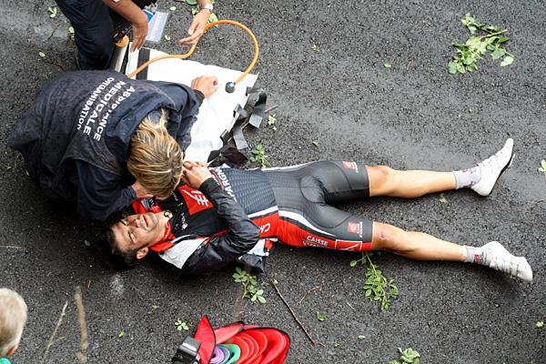 Oscar Pereiro (Caisse d'Epargne) injured his shoulder Photo © Roberto Bettin