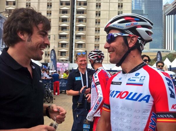Фернандо Алонсо и звезды велоспорта на Туре Дубая
