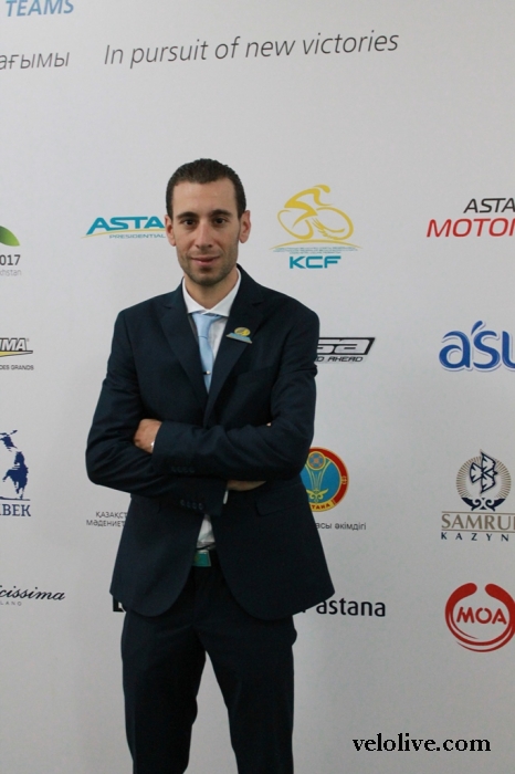 Фотографии с пресс-конференции велокоманды "Астана"