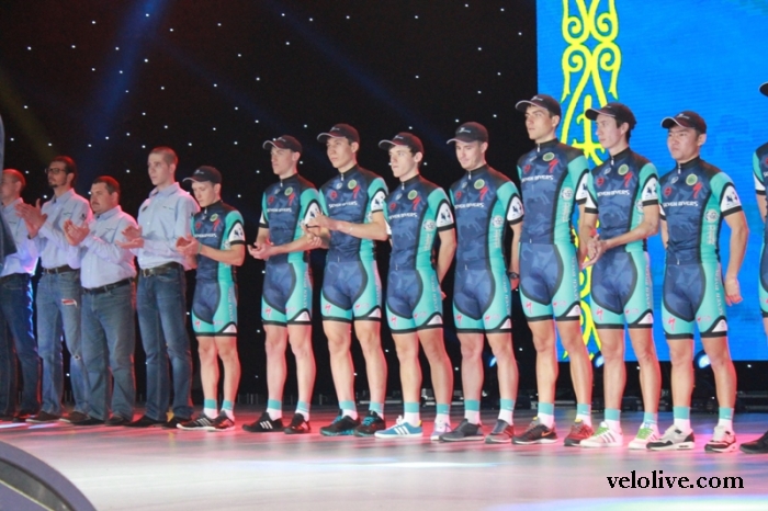 Фотографии с церемонии чествования велосипедных команд Казахстана