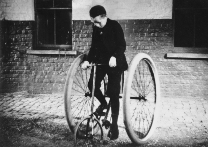 1888 Трицикл компании "Dunlop Rubber" / Фото &copy; Jacques Boyer/Roger Viollet/Getty Image