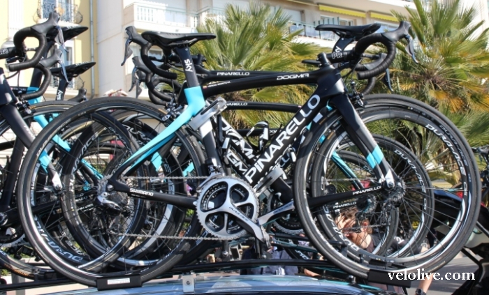 Велосипеды на старте 6 этапа Париж-Ницца-2016