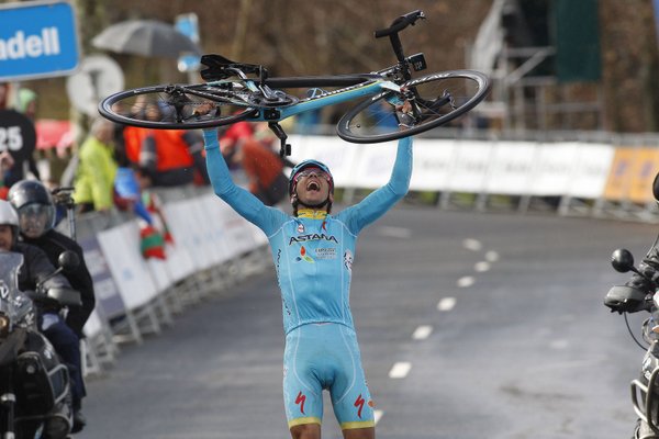 Диего Роса (Astana) одерживает первую в карьере победу на этапе гонки Мирового тура