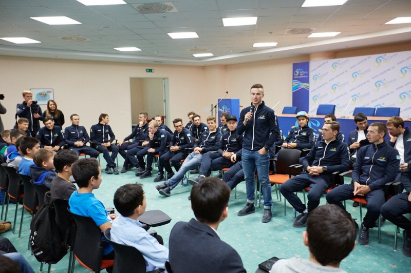 Велогонщики &laquo;Astana Pro Team&raquo; встретились с воспитанниками детского дома и юными спортсменами