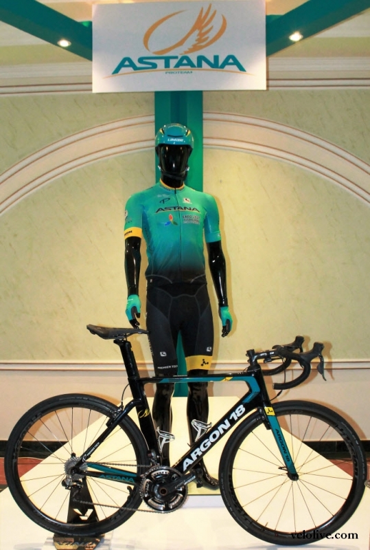 Велогонщики команды "Астана" о новой велоформе и велосипедах Argon 18