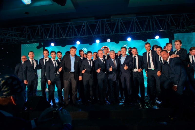 Фотоотчет с презентации состава велокоманды Astana на 2018 год