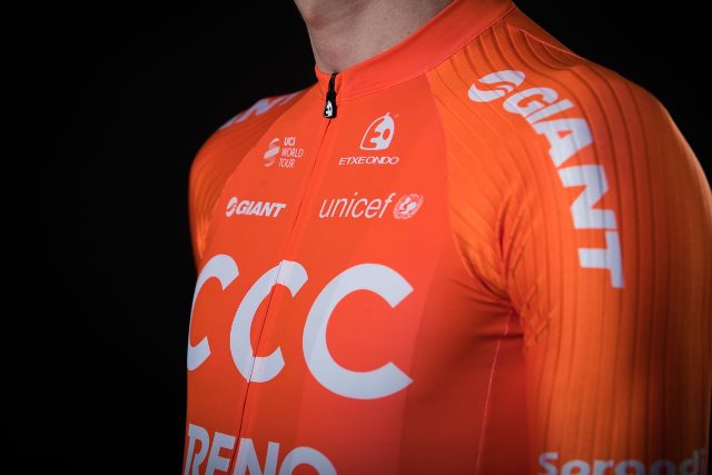 Велоформа  и велосипед  команды CCC на 2019 год