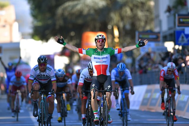 Элиа Вивиани -  победитель 3 этапа Тиррено-Адриатико-2019