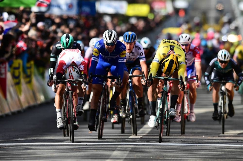 Дилан Груневеген – победитель 1 этапа Париж-Ницца-2019