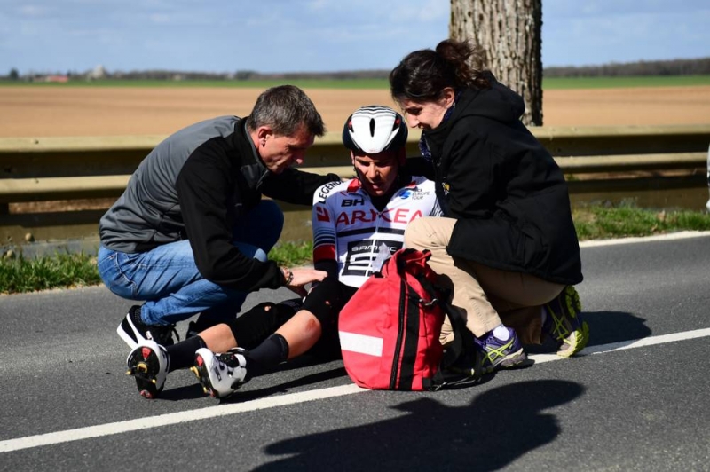 Сходы и травмы гонщиков на 2-м этапе Париж-Ницца-2019