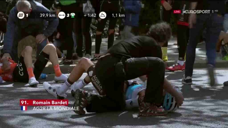 Падение гонщиков на 7-м этапе Вуэльты Каталонии-2019