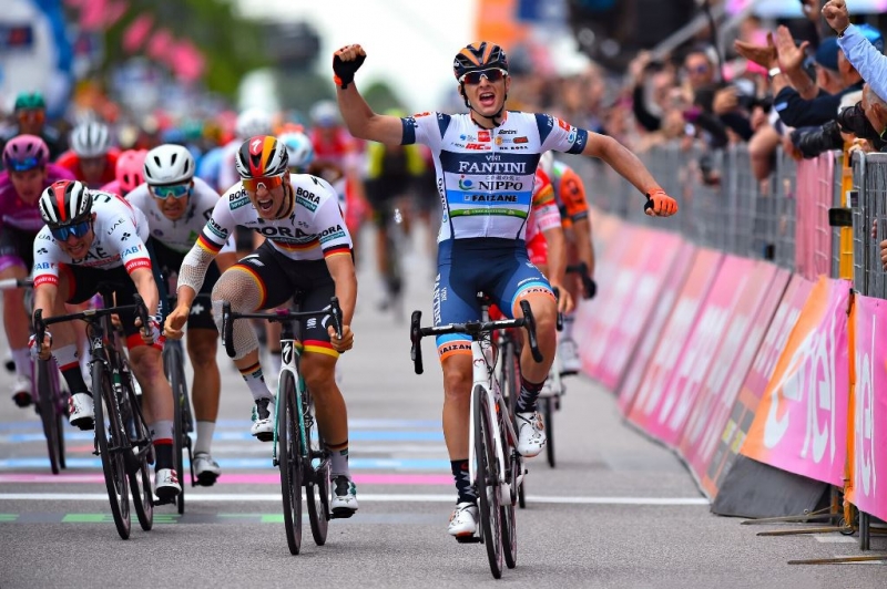Паскаль Акерманн возвращает себе цикламеновую майку на 18-м этапе Джиро д’Италия-2019