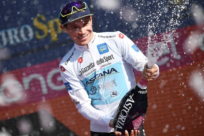 Мигель Анхель Лопес второй год подряд выигрывает белую майку Джиро д’Италия