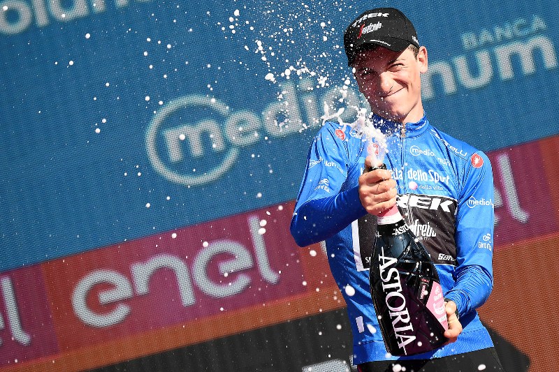  Джулио Чикконе получил премию Trofeo Bonacossa и выиграл майку горного короля Джиро д’Италия-2019