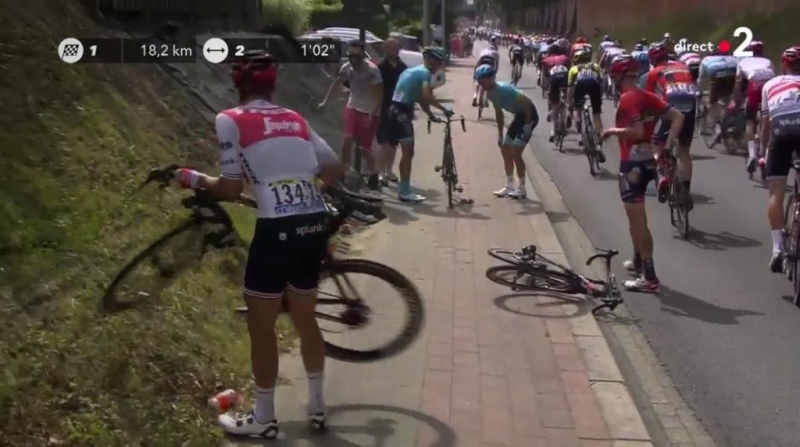 Якоб Фульсанг упал на 1-м этапе Тур де Франс-2019