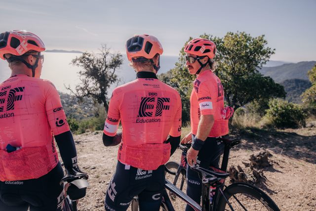 Велокоманда EF Education-Nippo представила велоформу на 2021 год