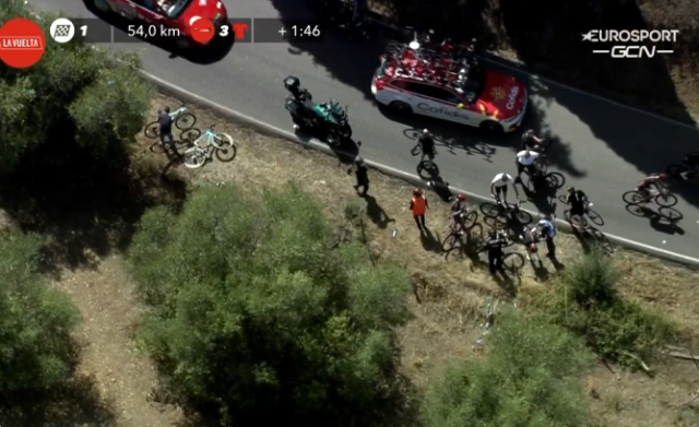 Падение велогонщиков на 12-м этапе Вуэльты Испании-2021 обошлось без последствий