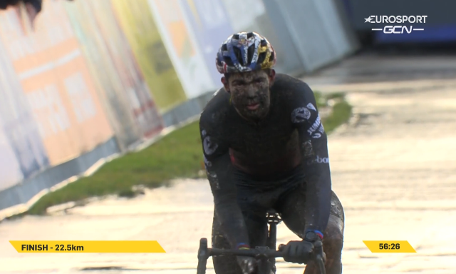 Ваут ван Арт выиграл этап велокросса "Superprestige" в городе Боом