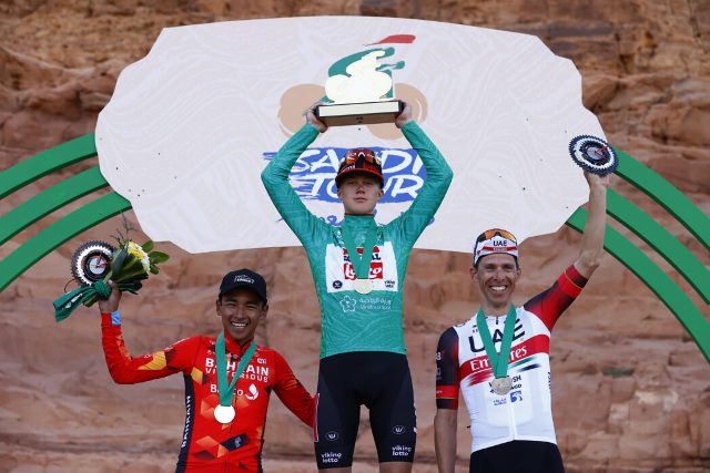 Первая победа Максима Ван Гильса на многодневной велогонке