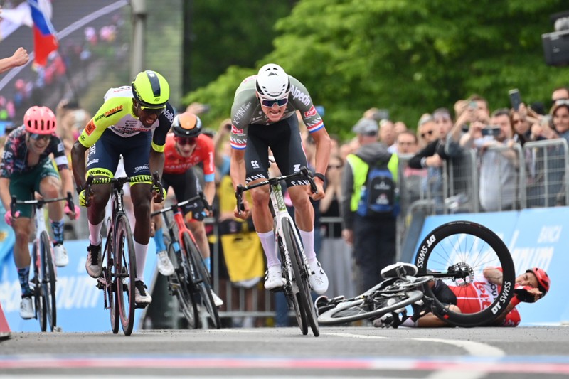 Матье ван дер Пул – победитель 1 этапа Джиро д’Италия-2022