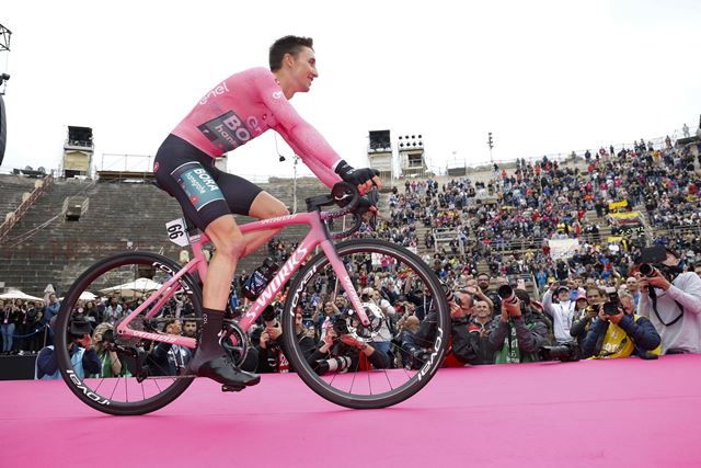 Джей Хиндли – победитель Джиро д’Италия-2022