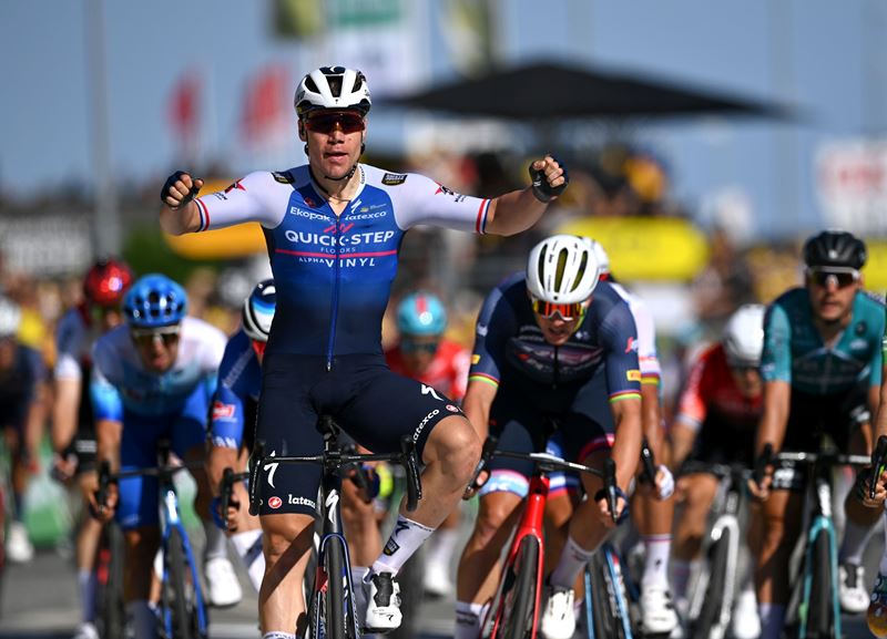 Фабио Якобсен - победитель 2 этапа Тур де Франс-2022
