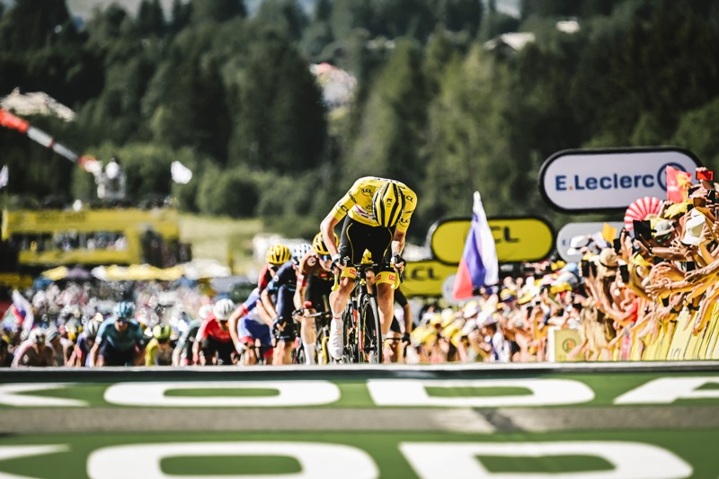 Тадей Погачар сохранил жёлтую майку на 10-м этапе Тур де Франс-2022