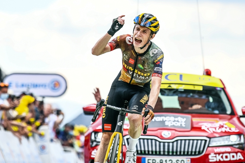 Сольная атака, победа и жёлтая майка Йонаса Вингегора на 11-м этапе Тур де Франс-2022