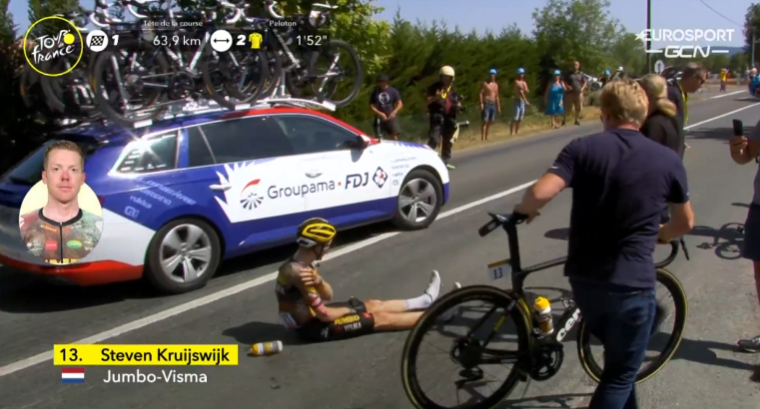 Сход Стевена Крёйсвейка, падение Йонаса Вингегора и Тиша Беноота на 15-м этапе Тур де Франс-2022