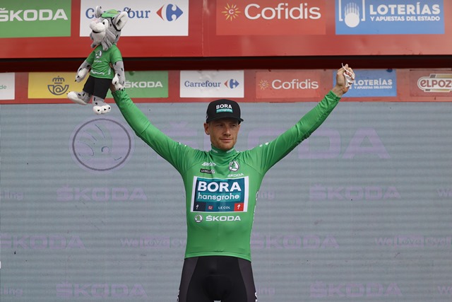 Сэм Беннетт выиграл спринт из пелотона и защитил зелёную майку на 7-м этапе Вуэльты Испании-2022