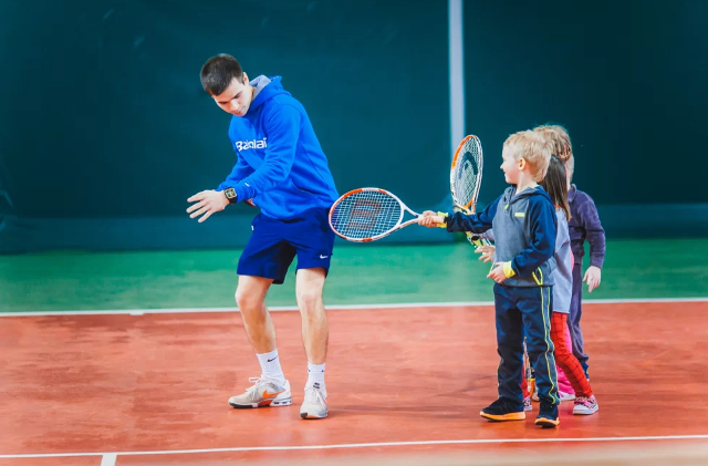 Физическое развитие ребёнка с помощью большого тенниса