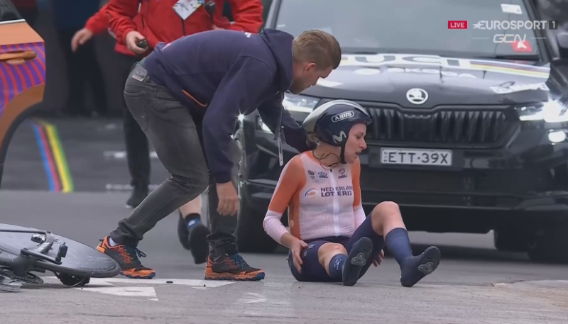 Аннемик ван Флётен вернулась на велосипед после падения