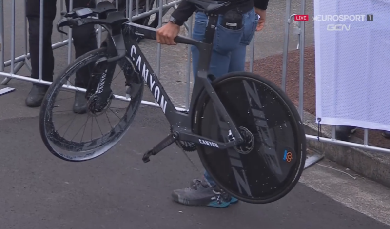 Аннемик ван Флётен вернулась на велосипед после падения