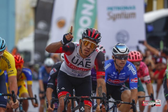 Хуан Себастьян Молано дисквалифицирован из-за нарушений в спринте на 2-м этапе Тура Лангкави-2022
