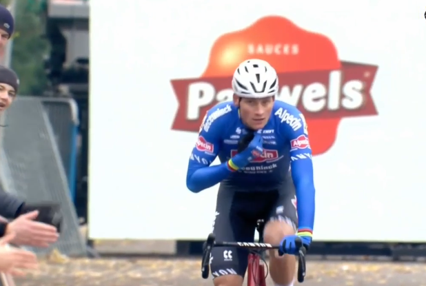 Матье ван дер Пул обошёл Ваута ван Арта на этапе Кубка мира по велокроссу в Антверпене