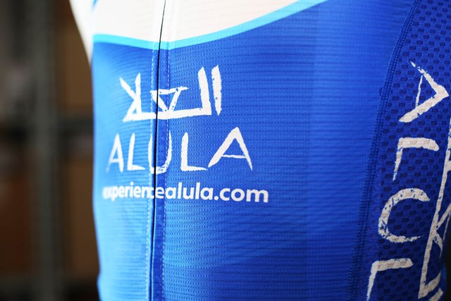Велоформа команды Jayco AlUla на 2023 год