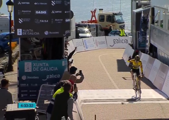 Первая победа Йонаса Вингегора в сезоне на 2-м этапе “O Gran Camino”-2023