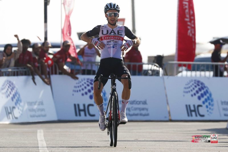 Адам Йейтс — победитель финального 7 этапа Тура ОАЭ-2023
