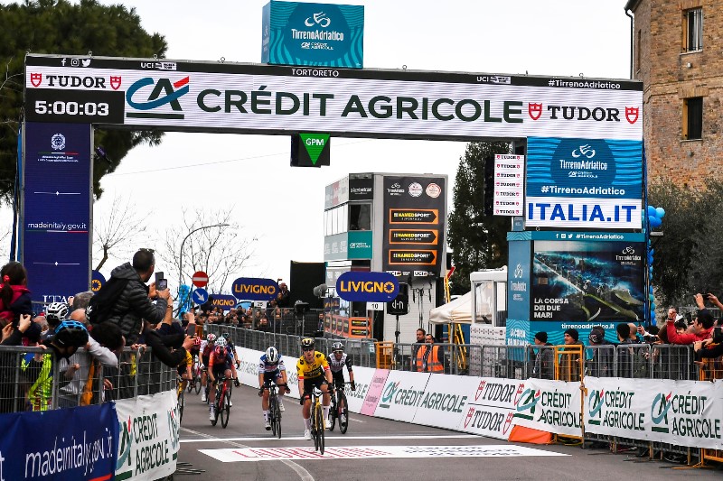 Примож Роглич. Тиррено-Адриатико-2023 3 этап фото. Tirreno Adriatico 2024 командная разделка. TT Tierro Adriatico 2024.