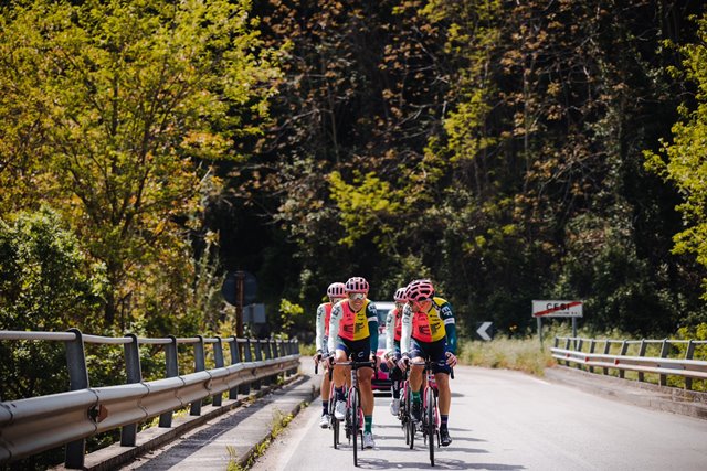 Гонщики велокоманды EF Education EasyPost готовы к борьбе на каждом этапе Джиро д'Италия-2023