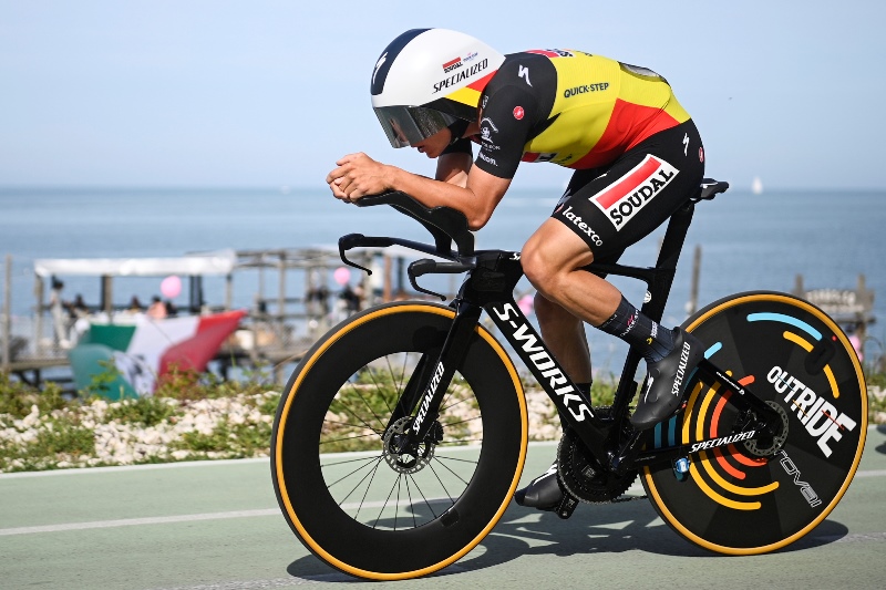 Ремко Эвенепул выиграл первый в карьере этап Джиро д’Италия и надел первую розовую майку лидера