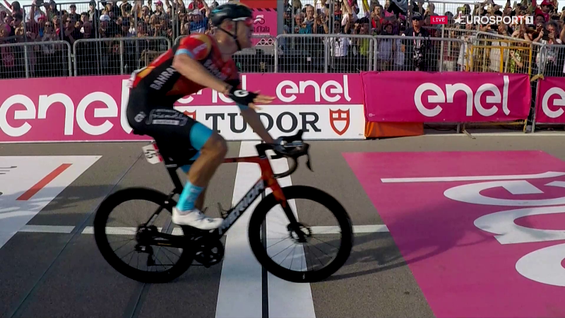 Джонатан Милан — победитель 2 этапа Джиро д’Италия-2023