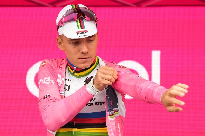 Ремко Эвенепул и Примож Роглич поборолись на промежуточном спринте 3-го этапа Джиро д’Италия-2023