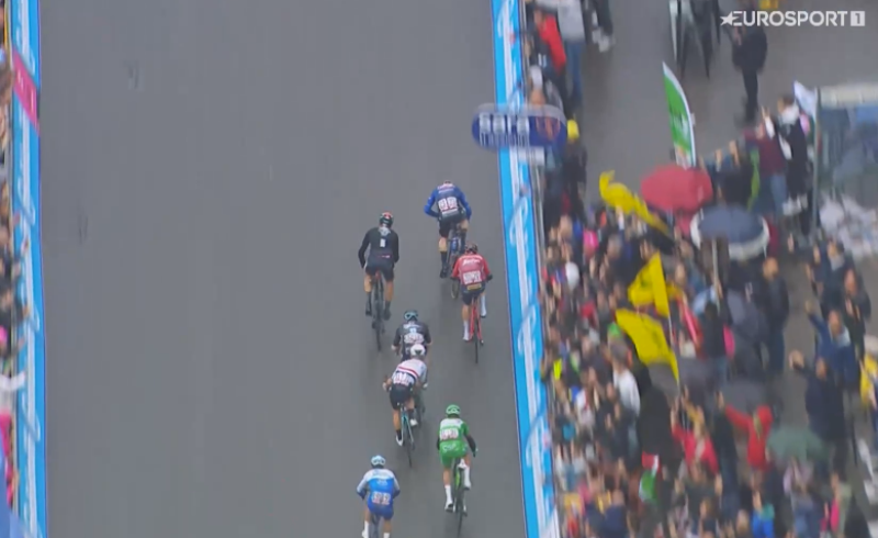 Падение Марка Кэвендиша, релегация Альберто Дайнезе, травма Андреа Вендраме на 5-м этапе Джиро д’Италия-2023