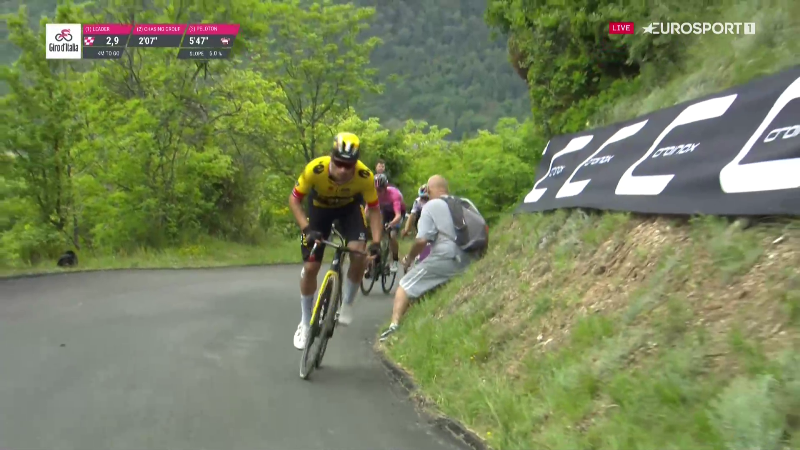 Примож Роглич атаковал и отыграл 14 секунд у Ремко Эвенепула на 8-м этапе Джиро д’Италия-2023