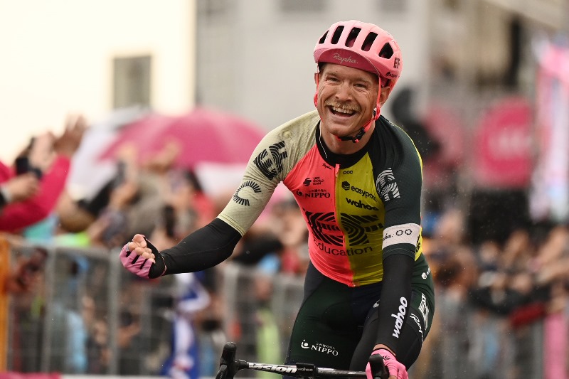 Выиграв из отрыва 10-й этап Джиро д’Италия-2023, Магнус Корт стал победителем этапов всех трёх Гранд-туров 
