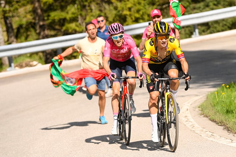 Герант Томас удержал розовую майку лидера в день рождения на 18-м этапе Джиро д’Италия-2023