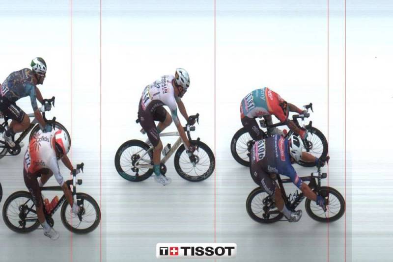 Дубль Яспера Филипсена, релегация Матье ван дер Пула на 4-м этапе Тур де Франс-2023
