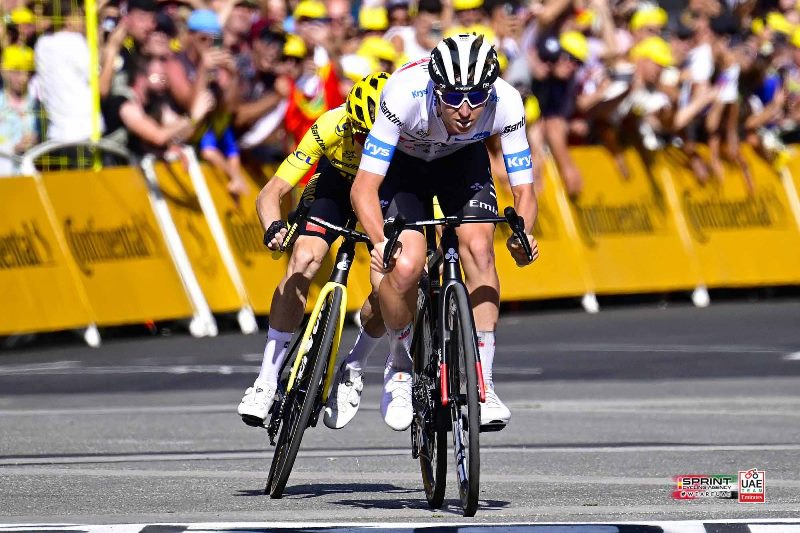 Дуэль Йонаса Вингегора и Тадея Погачара на 14-м этапе Тур де Франс-2023